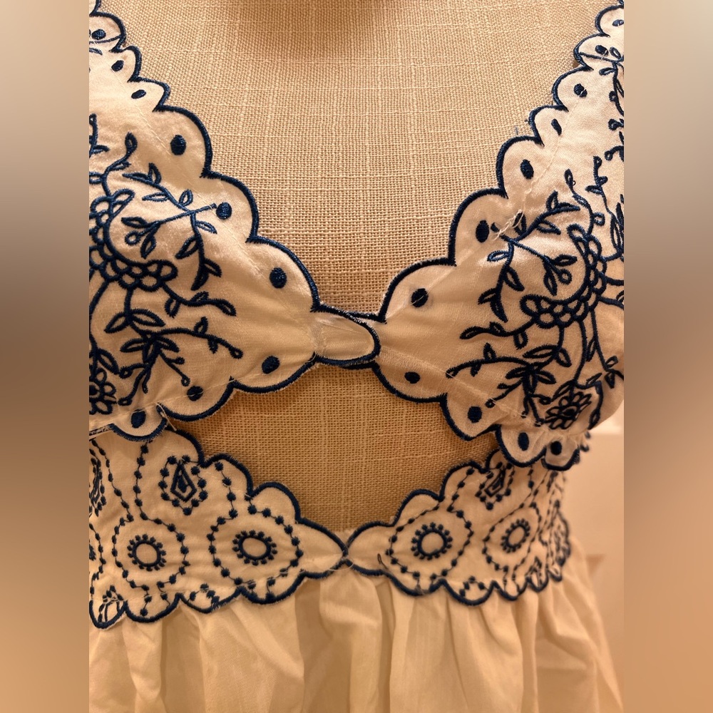 NWT WOMENS Size M WHITE WHIT EMBROIDERY IN BLUE SLEEVELESS SUMMER DRESS - Picture 9 of 9